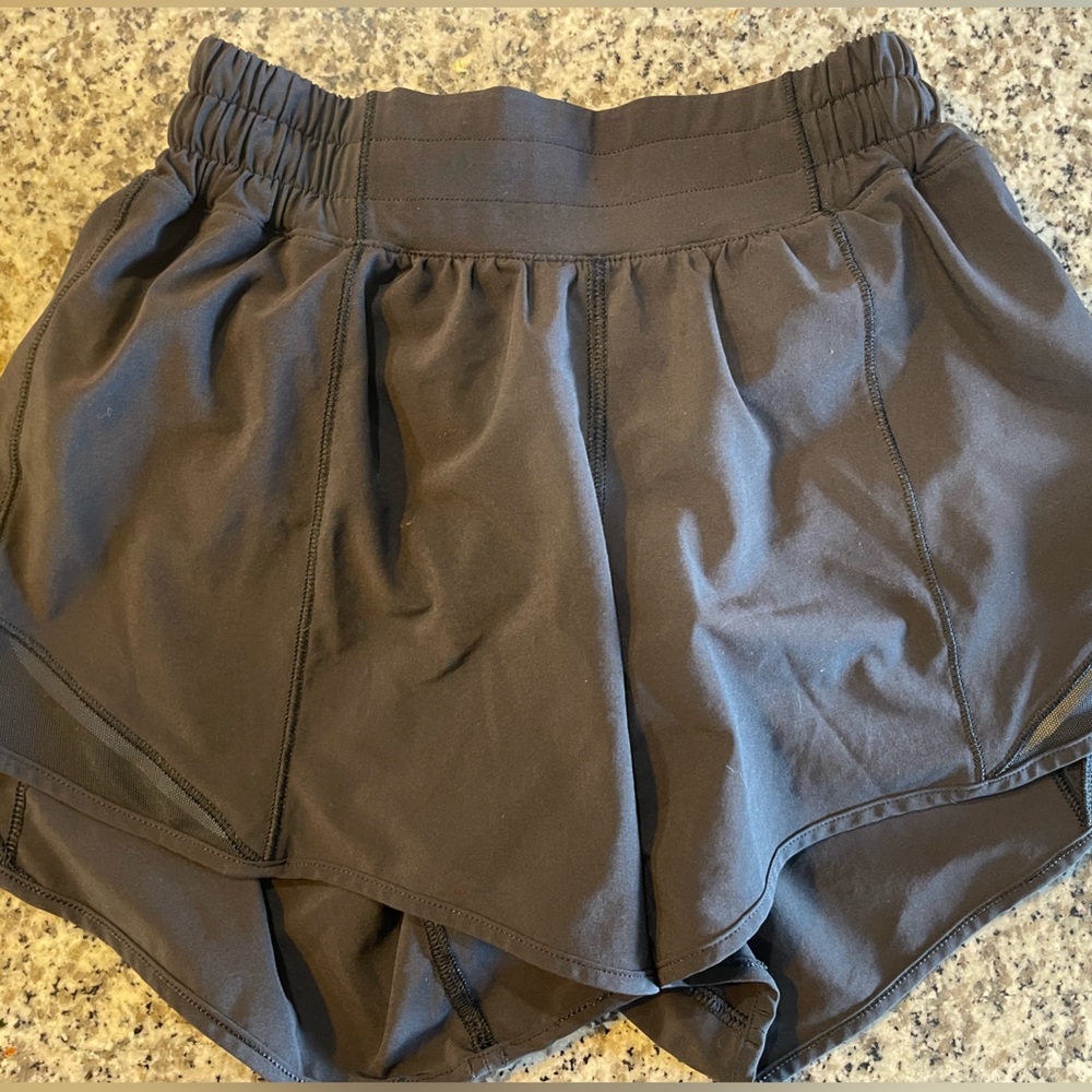 Lululemon | Hotty Hot Low-Rise Lined Short 2.5"